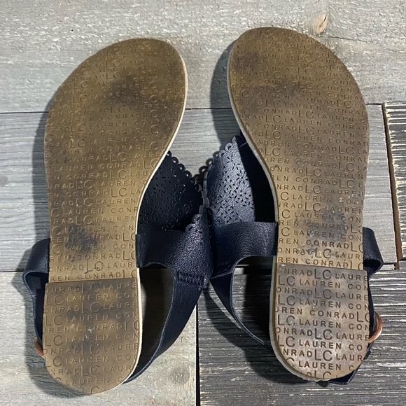 WOMAN’S SIZE 8.5 LC LAUREN CONRAD BLACK SOFT BUCKLED FESTIVAL THONG FLAT SANDALS - Picture 8 of 9